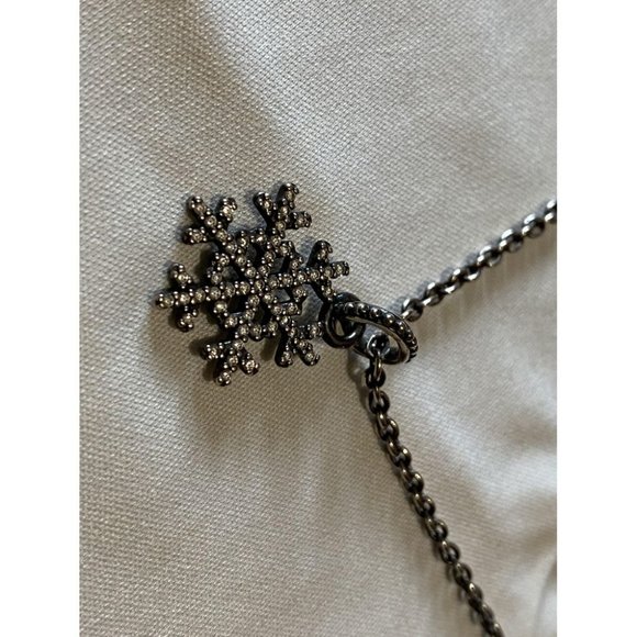 Pandora - Picture 5 of 10